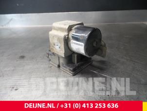 Gebruikte ABS Pomp Opel Movano (4A1; 4A2; 4B2; 4B3; 4C2; 4C3) 2.5 CDTI 16V DPF Prijs € 90,75 Inclusief btw aangeboden door van Deijne Onderdelen Uden B.V.