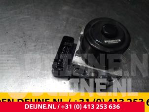 Volkswagen Transporter ABS Pomp O56305 foto 2