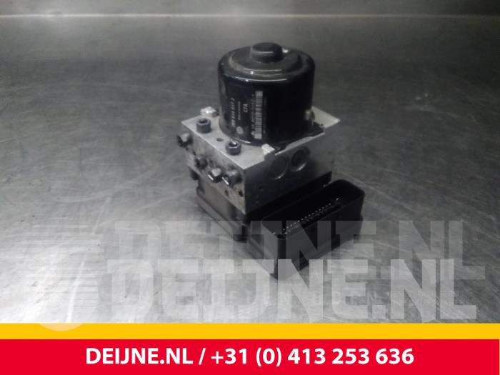 Volkswagen Transporter ABS pump O56308