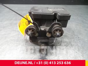 Volkswagen Caddy ABS Pumpe O56332 foto 2