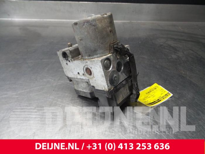 Gebruikte ABS Pomp Iveco New Daily III 35C12V,S12V Prijs € 181,50 Inclusief btw aangeboden door van Deijne Onderdelen Uden B.V.