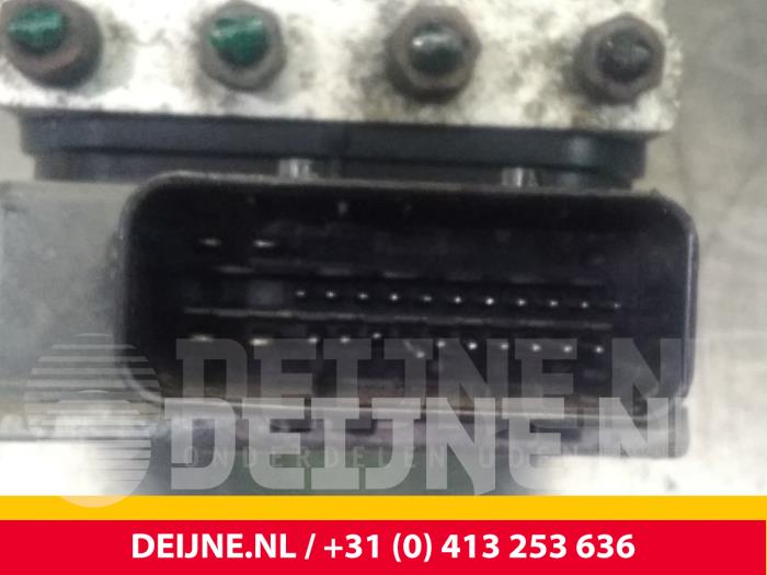 Gebruikte ABS Pomp Renault Trafic New (FL) 1.9 dCi 82 16V Prijs € 96,80 Inclusief btw aangeboden door van Deijne Onderdelen Uden B.V.