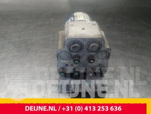 Renault Trafic ABS Pomp O56660 foto 2