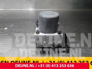 ABS Pomp van een Renault Master III (MA/MB/MC/MD/MH/MF/MG/MH) 2.3 dCi 16V 2010