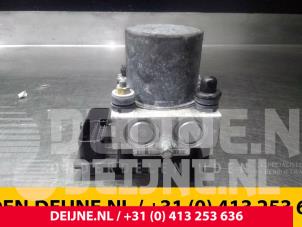 ABS Pomp van een Renault Master III (MA/MB/MC/MD/MH/MF/MG/MH) 2.3 dCi 16V 2010