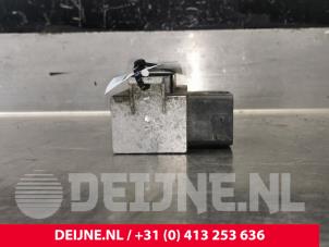 Renault Megane Kühlgebläsewiderstand O57040 foto 4