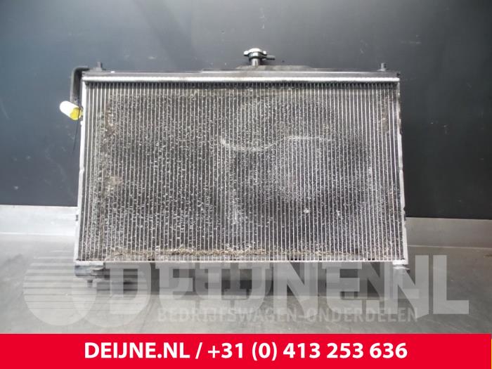 Gebruikte Radiateur Hyundai H-300 2.5 CRDi Prijs € 60,50 Inclusief btw aangeboden door van Deijne Onderdelen Uden B.V.