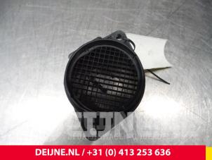 Opel Vivaro Luchtmassameter O57685 foto 2