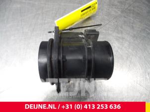 Opel Vivaro Luchtmassameter O57685 foto 3