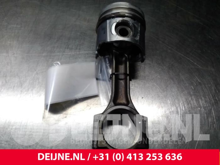 Opel Vivaro Piston O61637