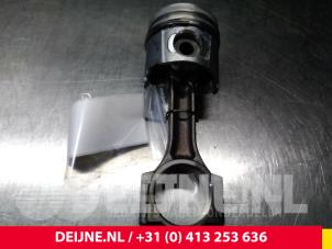 Gebruikte Zuiger Opel Vivaro 1.9 DI Prijs € 60,50 Inclusief btw aangeboden door van Deijne Onderdelen Uden B.V.