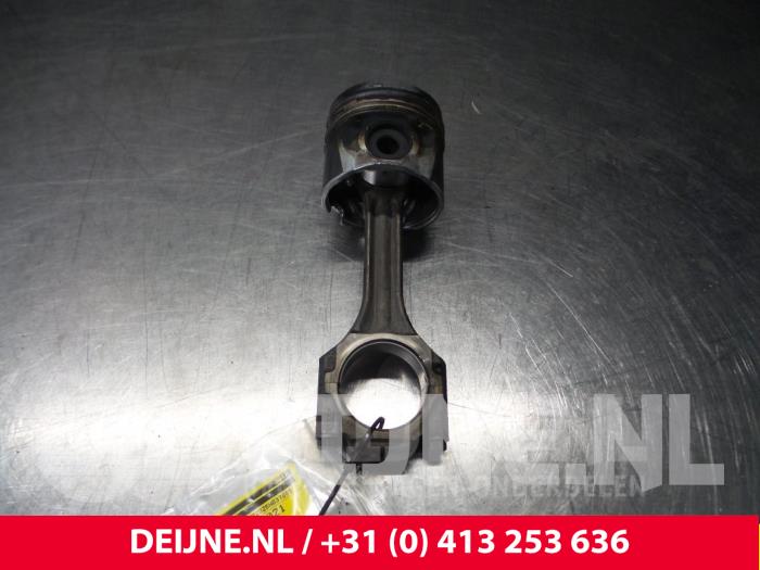 Gebruikte Zuiger Volkswagen LT II 28/31/35 2.5 TDi Prijs € 96,80 Inclusief btw aangeboden door van Deijne Onderdelen Uden B.V.