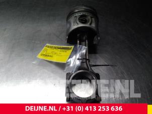 Gebruikte Zuiger Hyundai H-1/Starex Travel 2.5 TD Prijs € 60,50 Inclusief btw aangeboden door van Deijne Onderdelen Uden B.V.