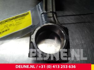Hyundai H200 Zuiger O61773 foto 2