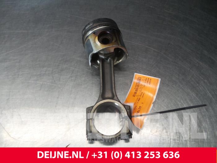 Renault Trafic Kolben O61816