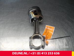 Gebruikte Zuiger Renault Trafic New (FL) 1.9 dCi 82 16V Prijs € 60,50 Inclusief btw aangeboden door van Deijne Onderdelen Uden B.V.