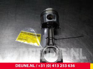 Gebruikte Drijfstang Opel Vivaro 1.9 DI Prijs € 48,40 Inclusief btw aangeboden door van Deijne Onderdelen Uden B.V.