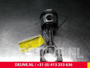 Gebruikte Drijfstang Opel Vivaro 1.9 DI Prijs € 48,40 Inclusief btw aangeboden door van Deijne Onderdelen Uden B.V.