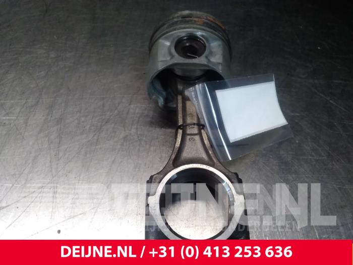 Gebruikte Drijfstang Opel Movano (4A1; 4A2; 4B2; 4B3; 4C2; 4C3) 3.0 CDTI 16V Prijs € 60,50 Inclusief btw aangeboden door van Deijne Onderdelen Uden B.V.