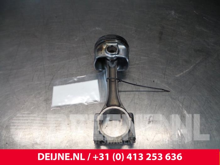 Gebruikte Drijfstang Volkswagen Caddy III (2KA,2KH,2CA,2CH) 2.0 SDI Prijs € 90,75 Inclusief btw aangeboden door van Deijne Onderdelen Uden B.V.