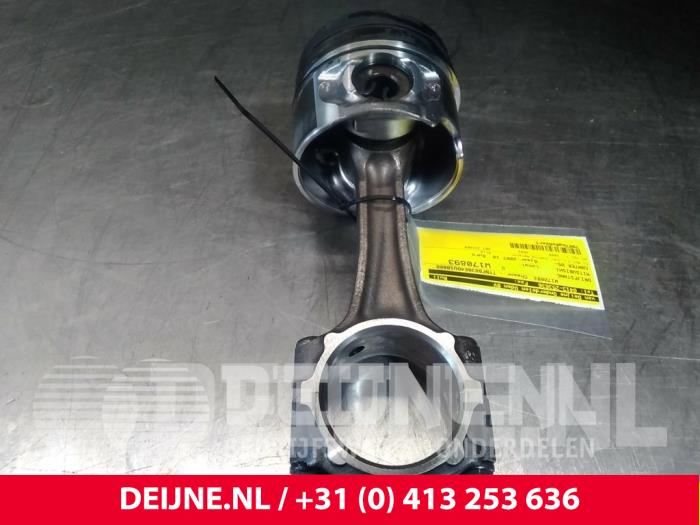 Gebruikte Drijfstang Mitsubishi Canter 3.0 Di-D 16V Prijs € 151,25 Inclusief btw aangeboden door van Deijne Onderdelen Uden B.V.