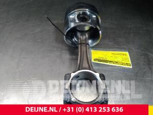 Gebruikte Drijfstang Mitsubishi Canter 3.0 Di-D 16V Prijs € 151,25 Inclusief btw aangeboden door van Deijne Onderdelen Uden B.V.