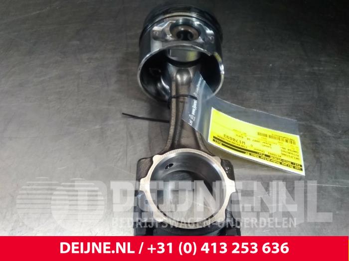 Gebruikte Drijfstang Mitsubishi Canter 3.0 Di-D 16V Prijs € 151,25 Inclusief btw aangeboden door van Deijne Onderdelen Uden B.V.