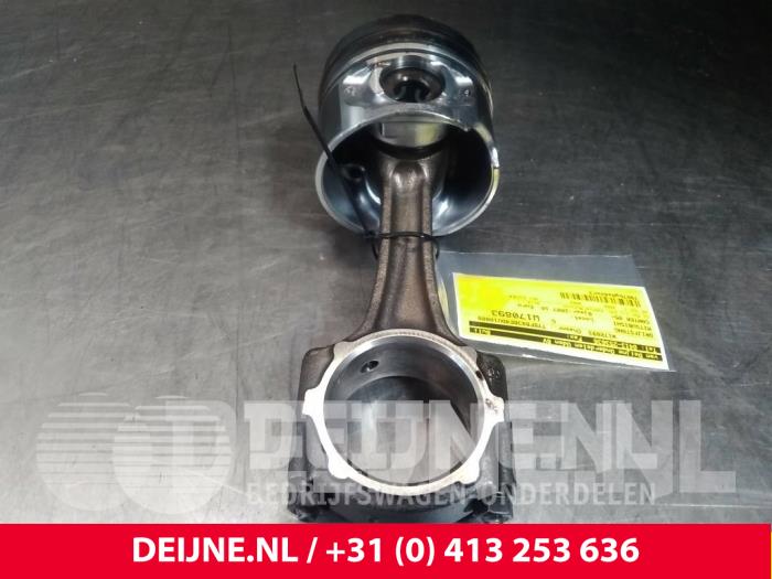Gebruikte Drijfstang Mitsubishi Canter 3.0 Di-D 16V Prijs € 151,25 Inclusief btw aangeboden door van Deijne Onderdelen Uden B.V.