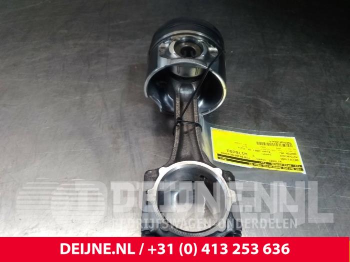 Gebruikte Drijfstang Mitsubishi Canter 3.0 Di-D 16V Prijs € 151,25 Inclusief btw aangeboden door van Deijne Onderdelen Uden B.V.