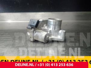 Gebruikte Gasklephuis Opel Vivaro 2.5 CDTI 16V Prijs € 72,60 Inclusief btw aangeboden door van Deijne Onderdelen Uden B.V.