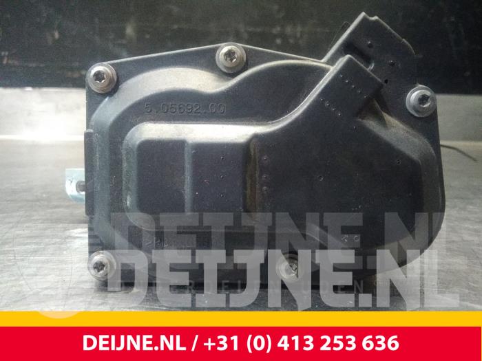 Gebruikte Gasklephuis Opel Corsa D 1.3 CDTi 16V ecoFLEX Prijs € 24,00 Margeregeling aangeboden door van Deijne Onderdelen Uden B.V.