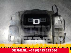 Ford Focus Engine mount O66326 photo 2