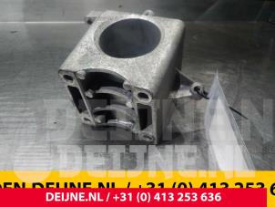 Gebruikte Motorsteun Mercedes Sprinter 3,5t (906.63) 315 CDI 16V Prijs € 12,10 Inclusief btw aangeboden door van Deijne Onderdelen Uden B.V.