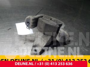 Volkswagen Transporter Engine mount O66359 photo 2