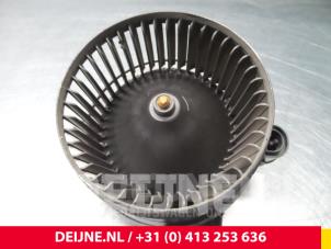 Ford Transit Courier Kachel Ventilatiemotor O67195 foto 3
