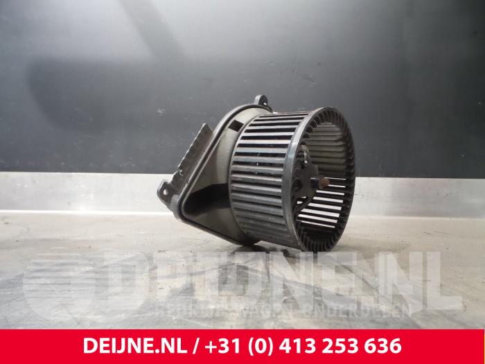 Volkswagen LT Heating and ventilation fan motor O67275