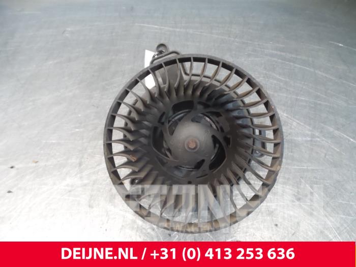 Citroen Berlingo Heating and ventilation fan motor O67379