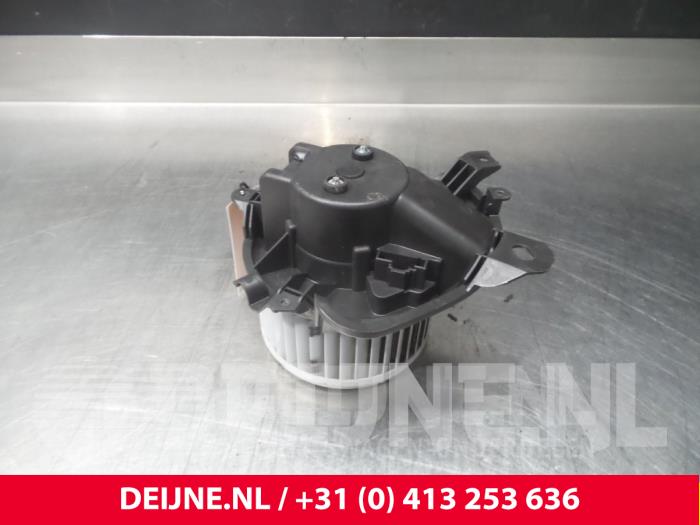 Citroen Nemo Kachel Ventilatiemotor O67390