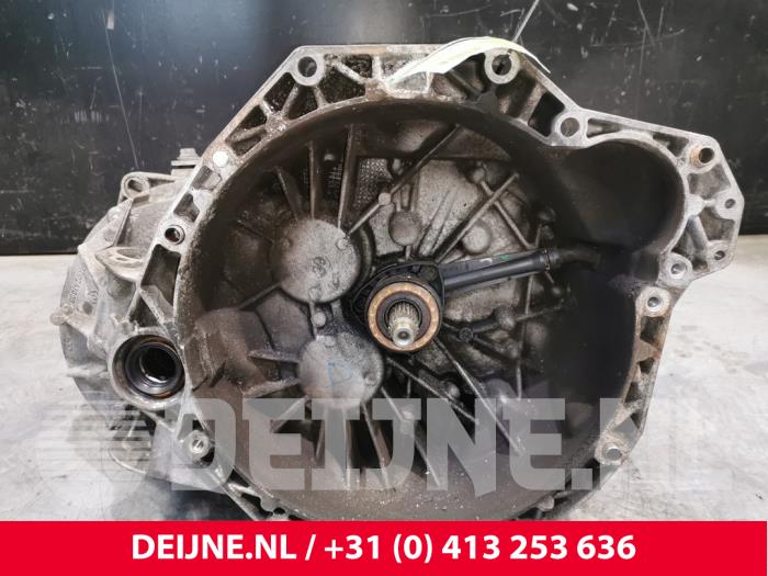 Opel Vivaro Versnellingsbak O68464