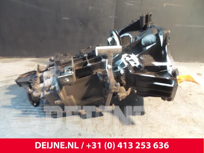 Gebruikte Versnellingsbak Iveco New Daily III 29L11 Prijs € 484,00 Inclusief btw aangeboden door van Deijne Onderdelen Uden B.V.