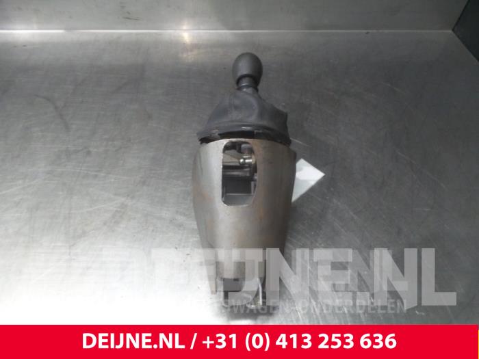 Gebruikte Versnellingspook Opel Vivaro 1.9 DI Prijs € 30,25 Inclusief btw aangeboden door van Deijne Onderdelen Uden B.V.