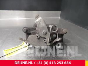 Ford Transit Custom Remklauw (Tang) rechts-achter O70332 foto 2