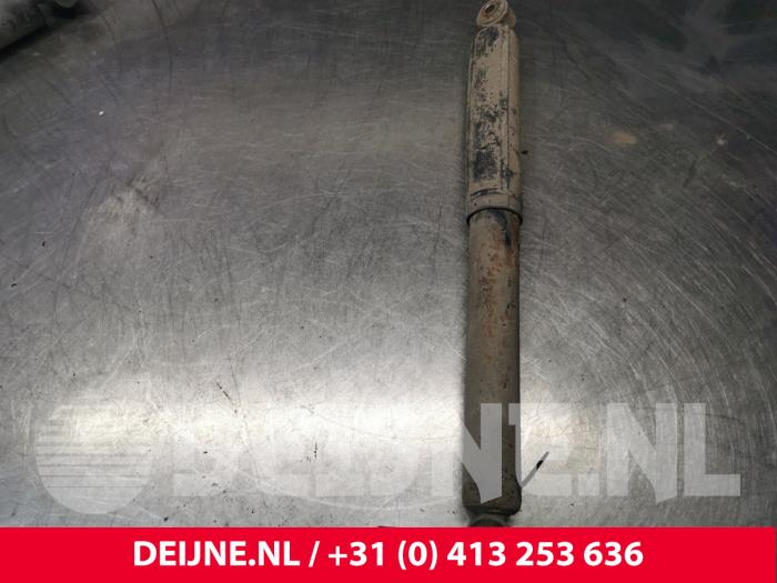 Nissan Interstar Stoßdämpfer rechts hinten O70953
