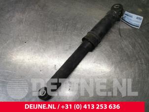Nissan Primastar Schokdemper rechts-achter O70960 foto 2