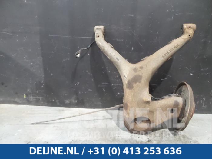 Mercedes Vito Fusee links-achter O71533