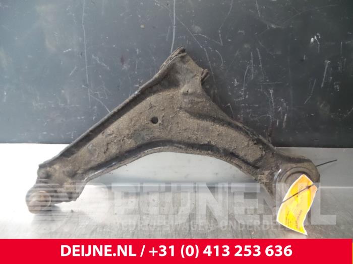 Mercedes Vito Draagarm onder links-voor O71701