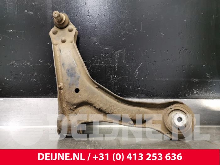 Mercedes Vito Draagarm onder rechts-voor O71923