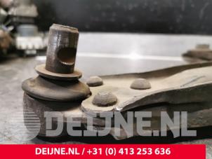 Mercedes Vito Draagarm onder rechts-voor O71923 foto 3