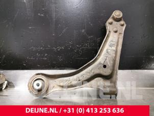 Mercedes Vito Draagarm onder rechts-voor O71923 foto 2