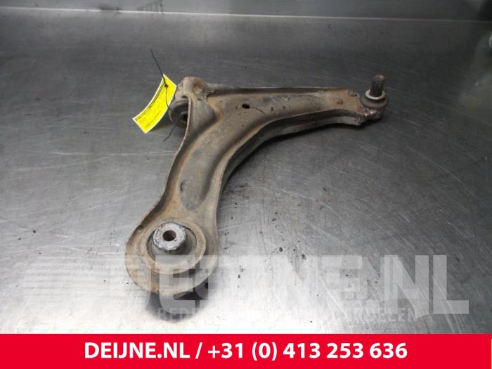 Mercedes Vito Draagarm onder rechts-voor O71925